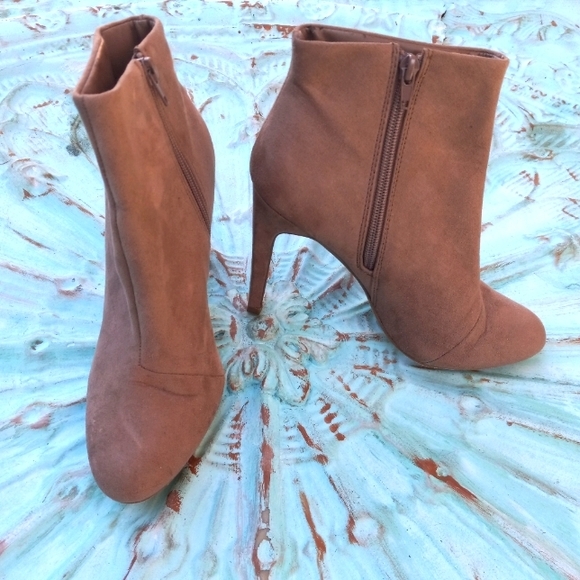 Forever 21 Shoes - 😁FOREVER 21 HEELED BOOTS